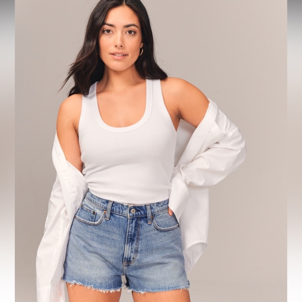 Abercrombie Curve Love High Rise Mom Short
